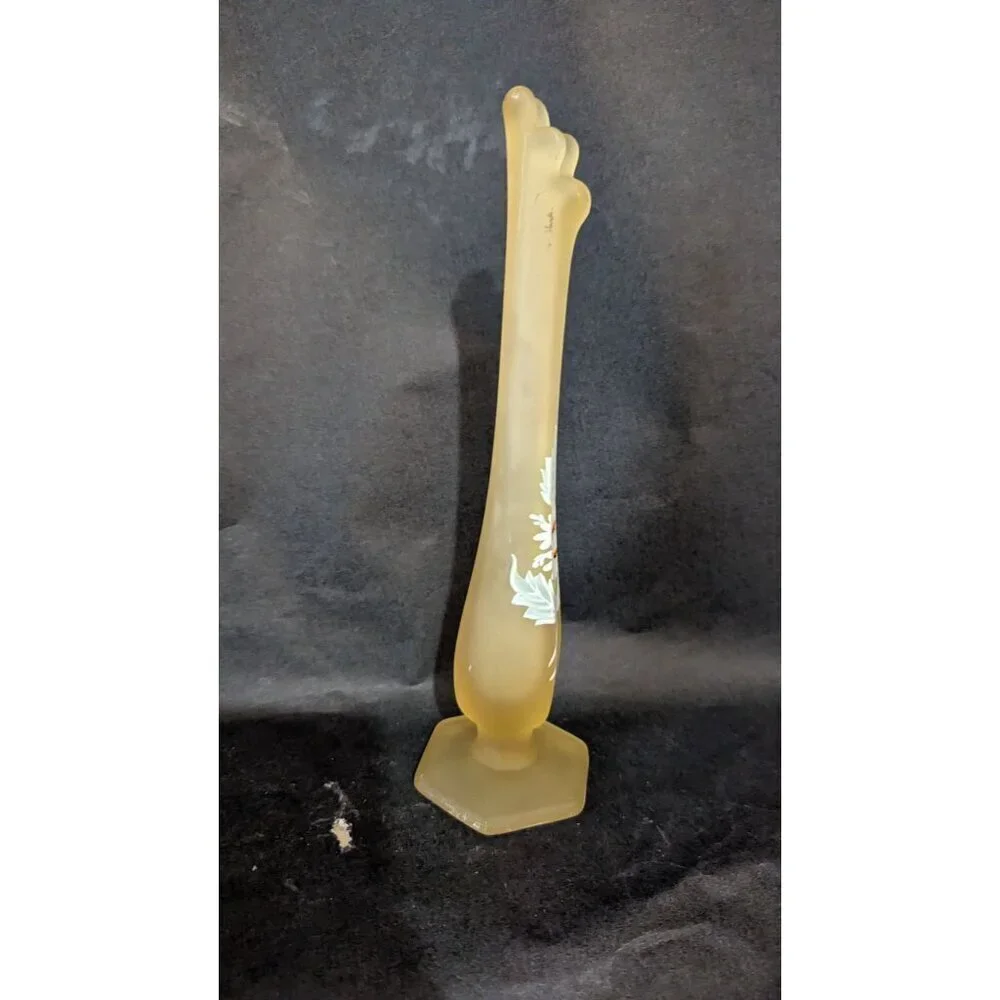 Vintage Westmoreland Yellow Mist with Daisy Decal Swung ‎ vase